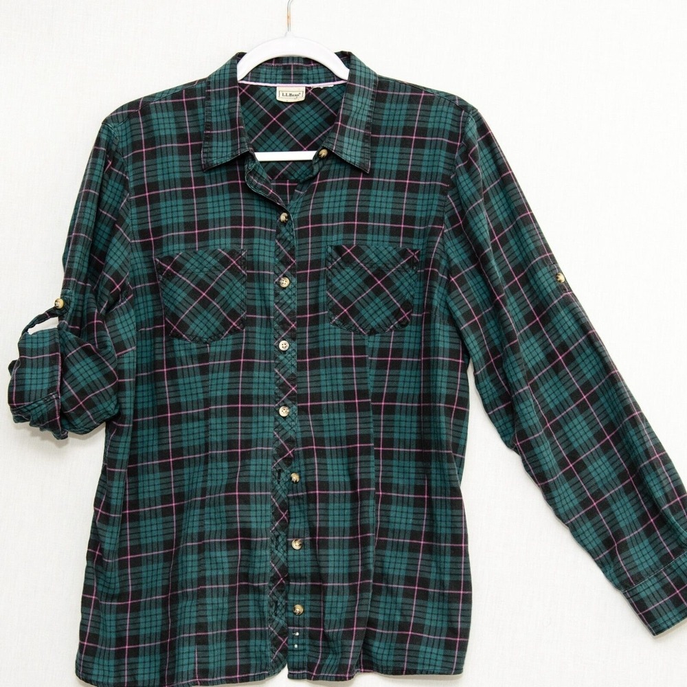 L.L. bean green black plaid flannel button down shirt womens Medium roll tab